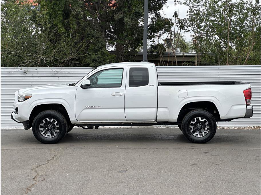 Used 2016 Toyota Tacoma SR5 AWD/4WD image 13