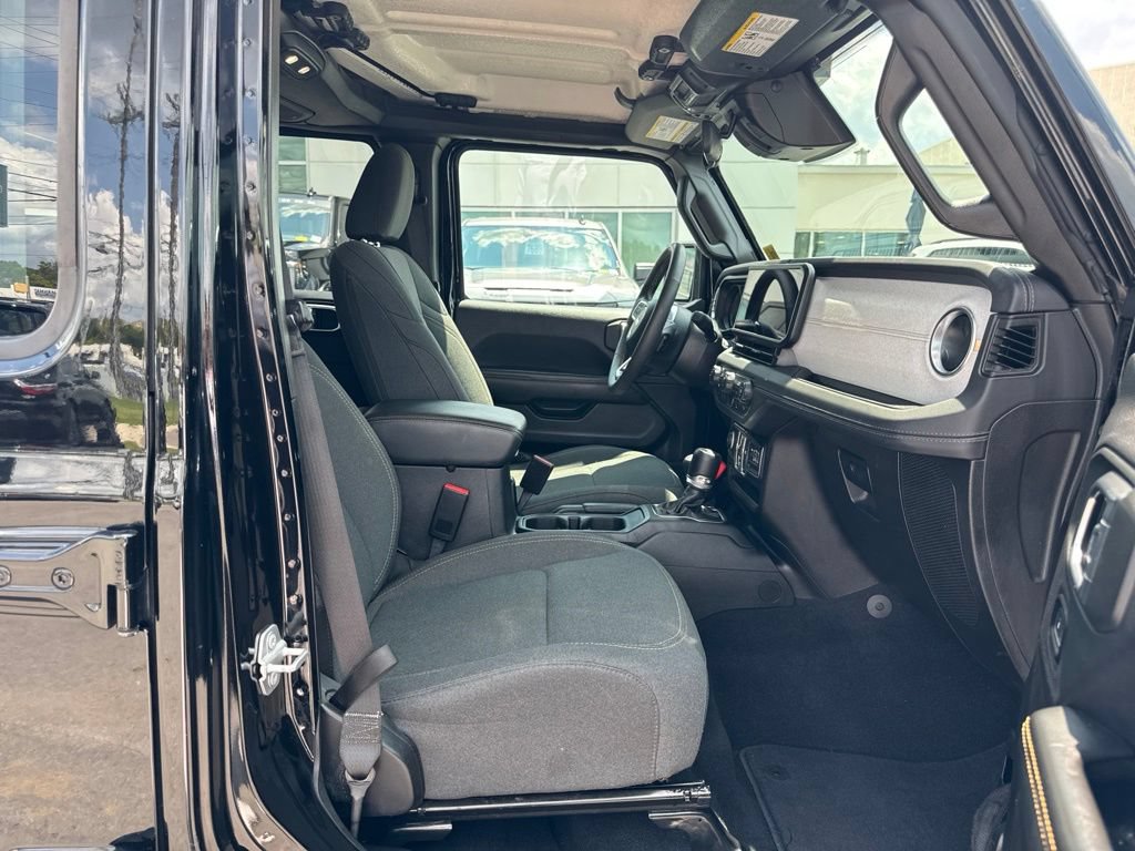 Used 2025 Jeep Wrangler Unlimited Sahara AWD/4WD image 14