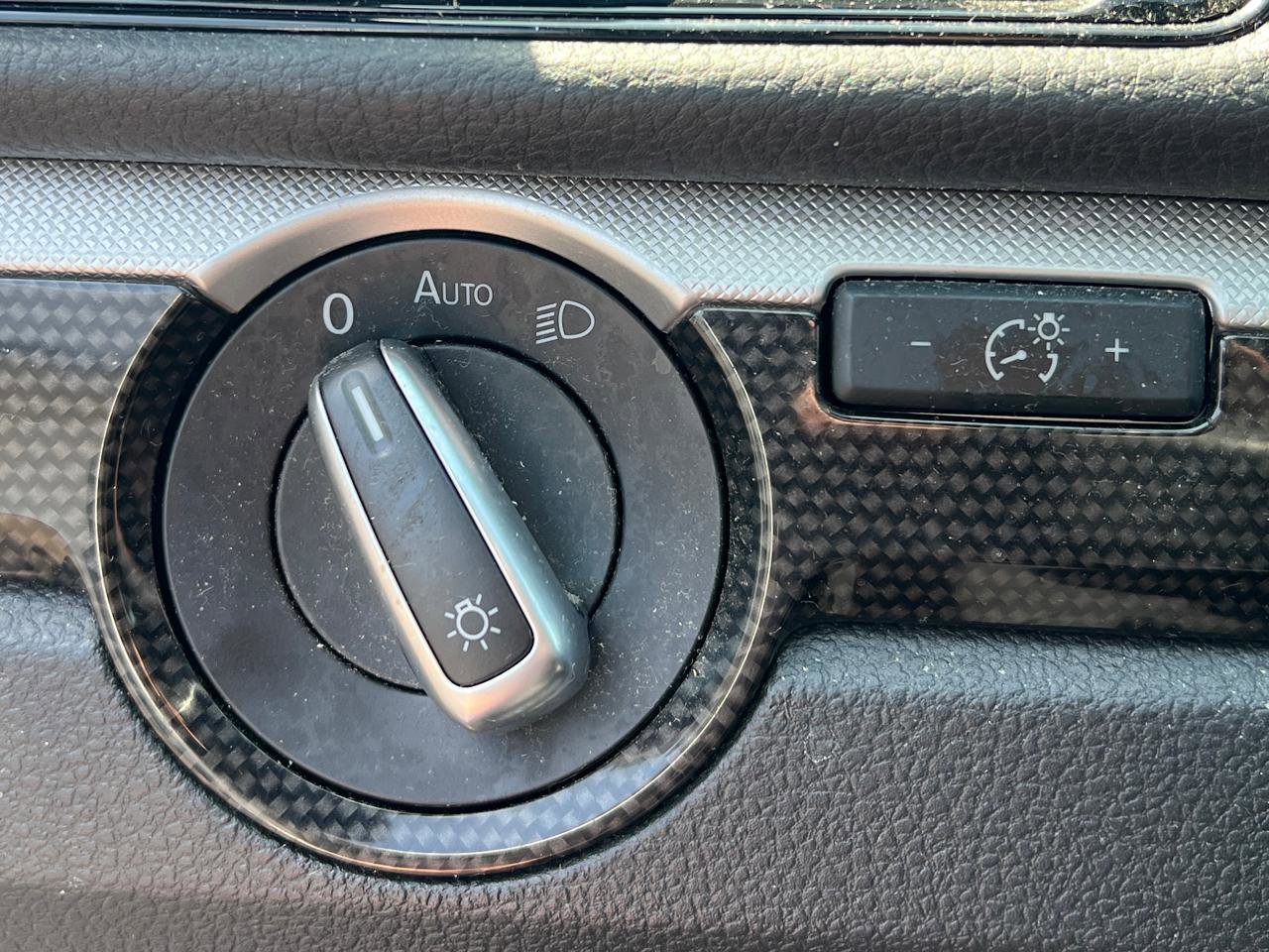 Used 2018 Volkswagen Passat 3.6 FWD image 18