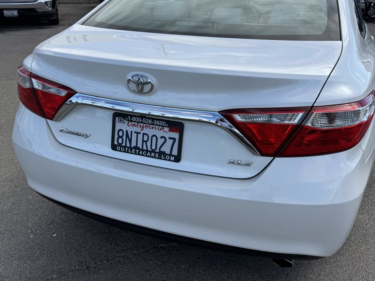 Used 2017 Toyota Camry XLE w/ Convenience Package FWD image 9