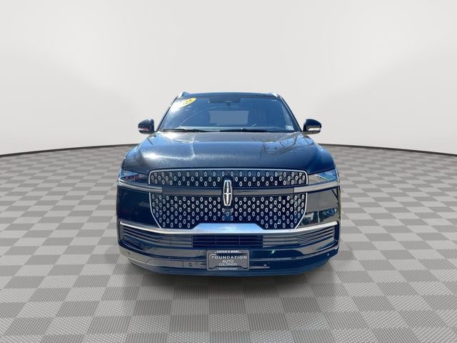 Used 2025 Lincoln Navigator Reserve image 3