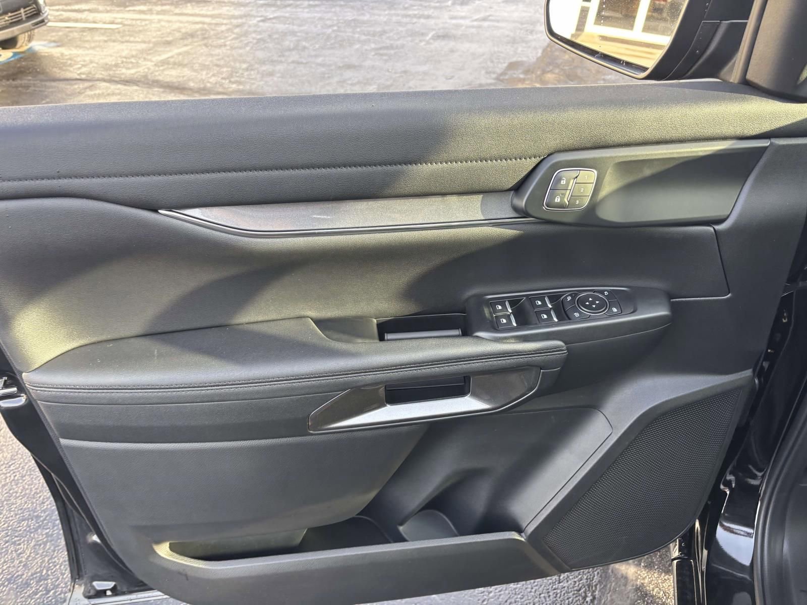 New 2025 Ford Ranger Lariat w/ Black Appearance Package image 11