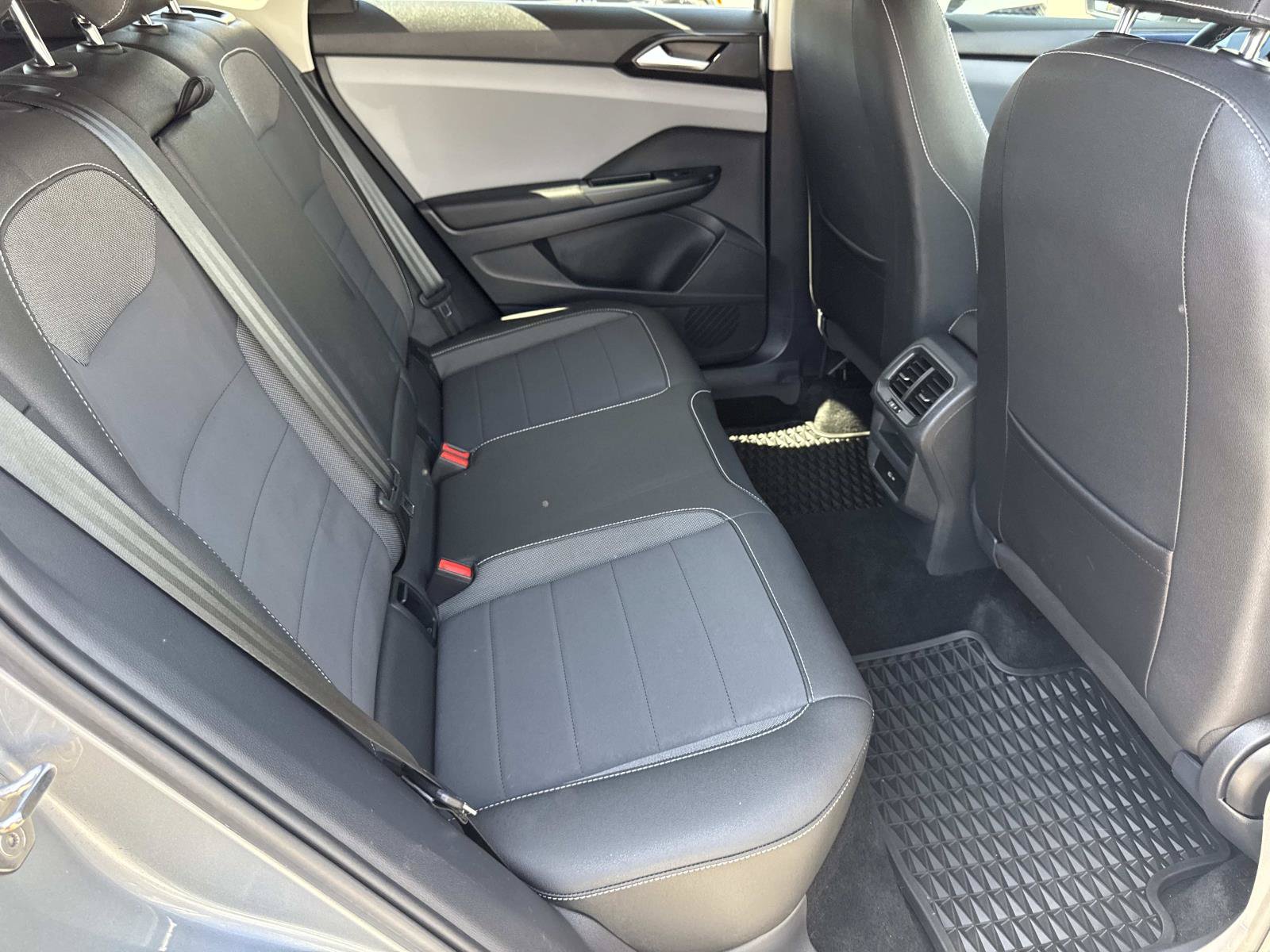 Certified 2023 Volkswagen Taos SE w/ Black Wheel Package FWD image 30