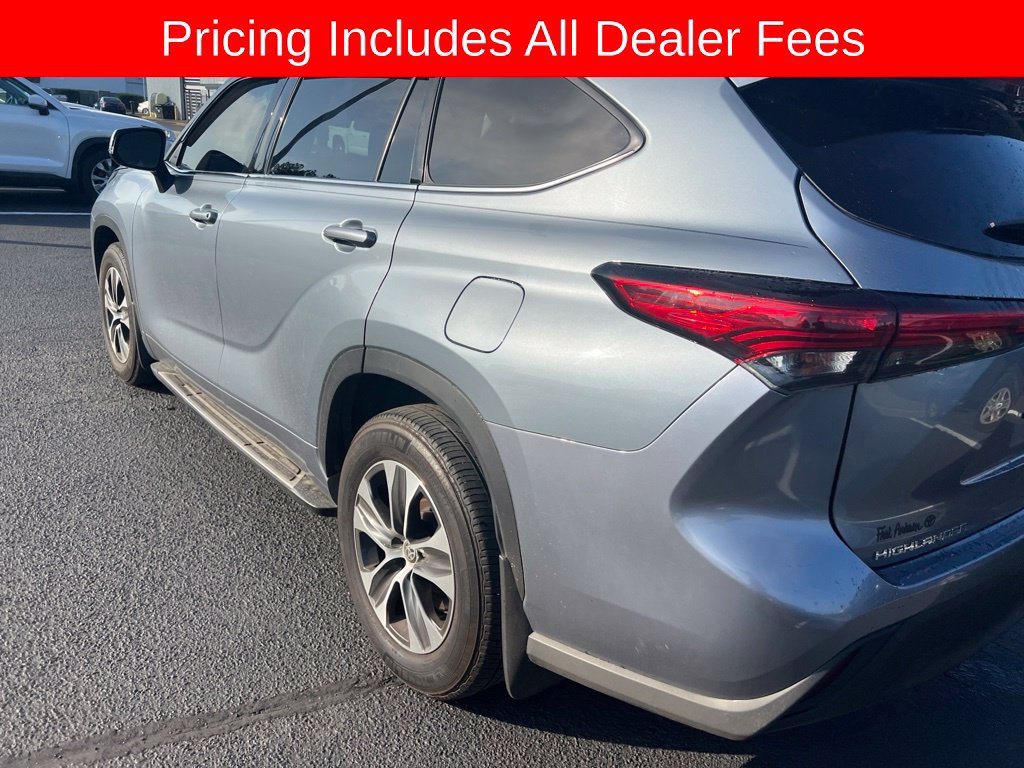 Used 2021 Toyota Highlander XLE AWD/4WD image 24