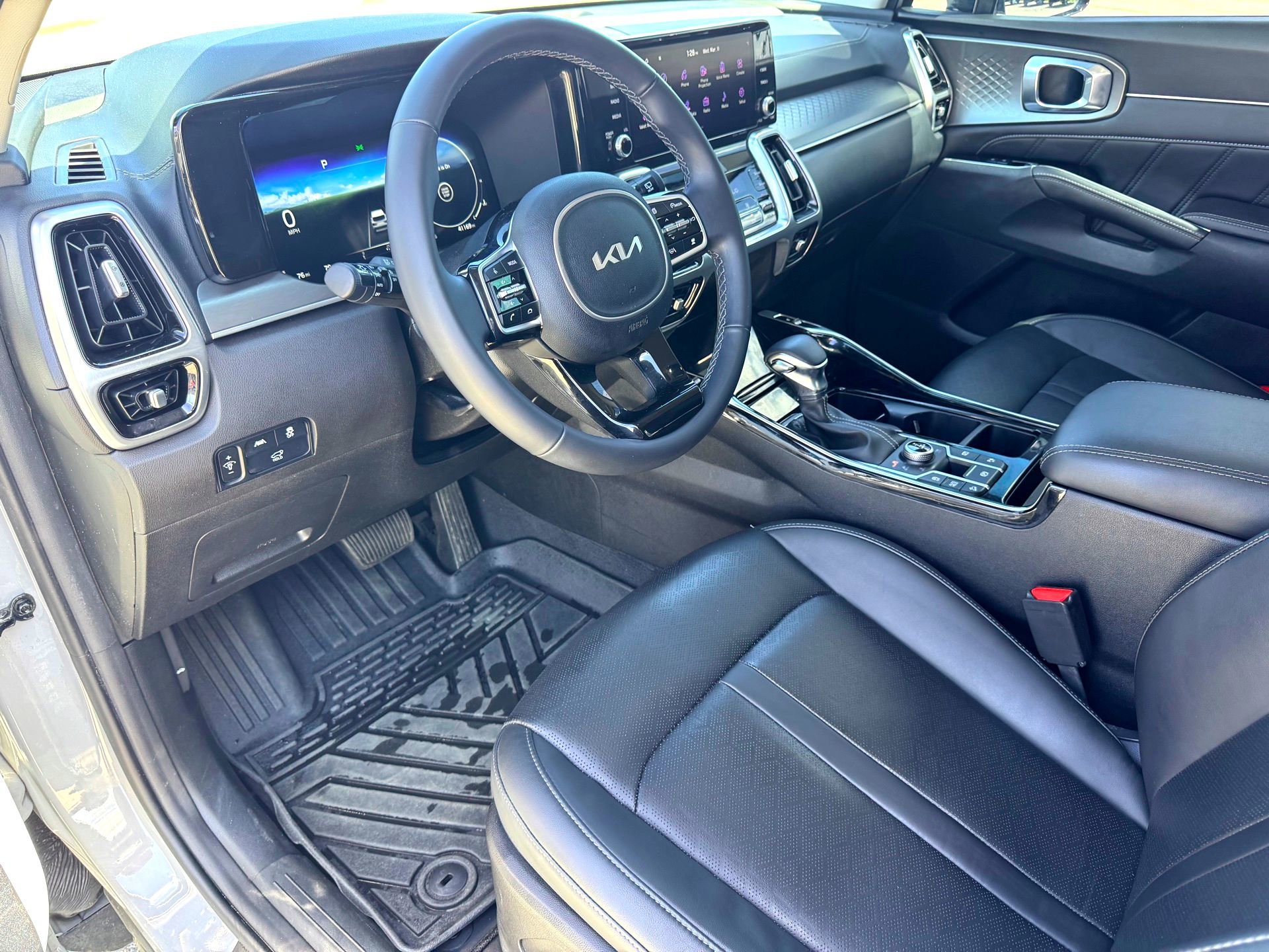 Used 2023 Kia Sorento SX image 11