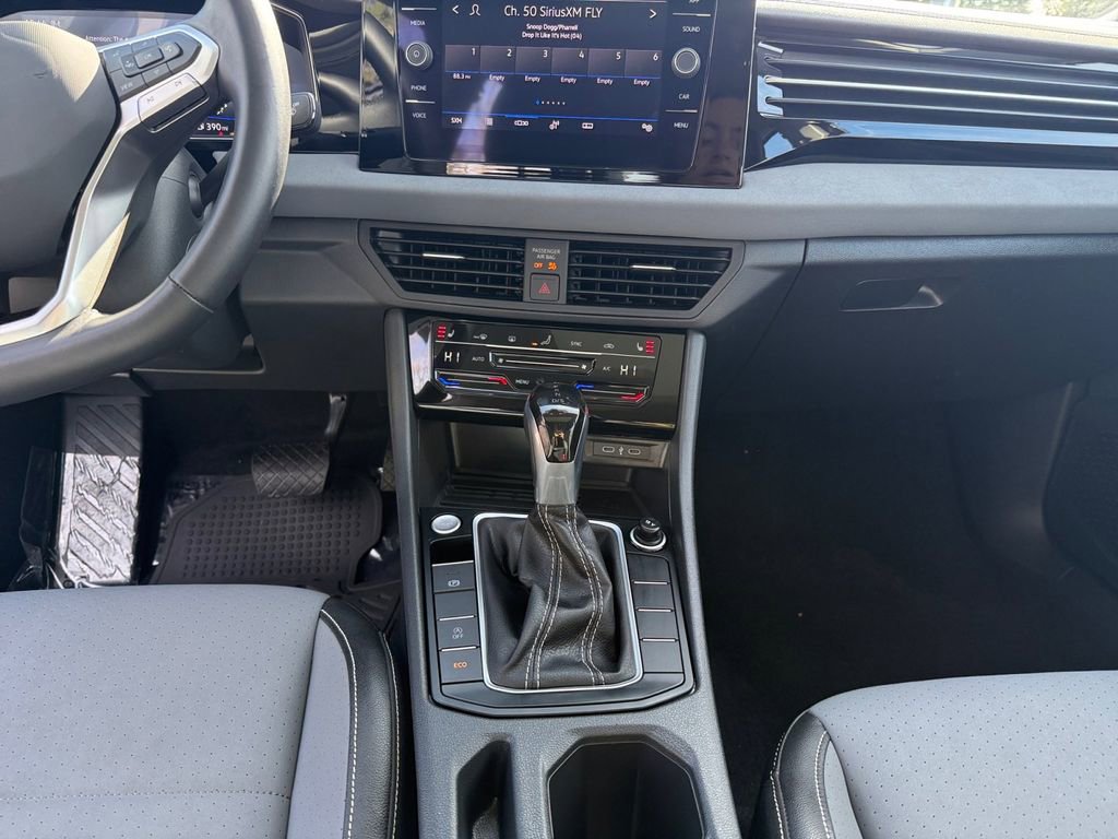 Used 2025 Volkswagen Jetta SE image 15