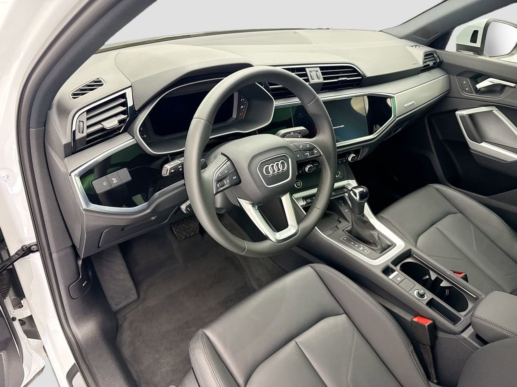 Certified 2025 Audi Q3 2.0T Premium image 9