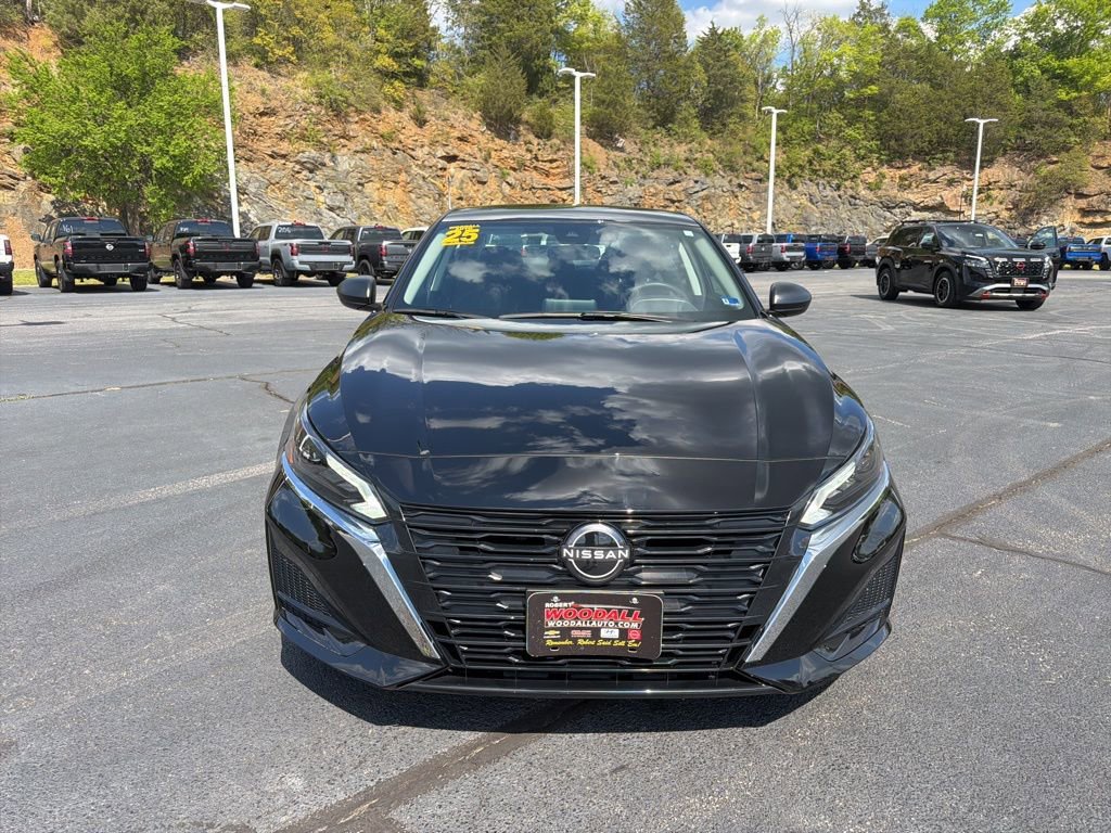 Used 2025 Nissan Altima 2.5 SV image 8