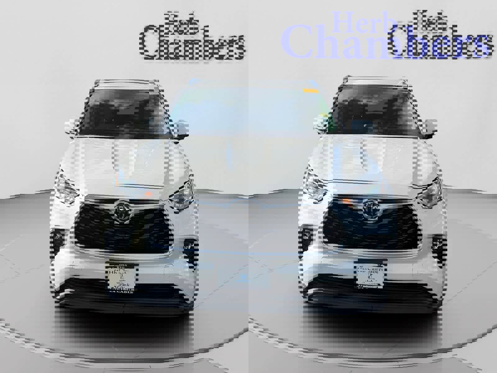 Used 2021 Toyota Highlander XLE image 2