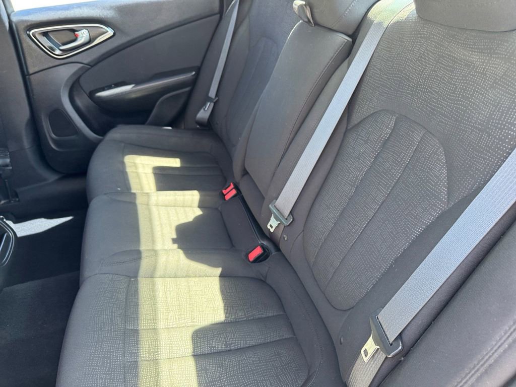 Used 2016 Chrysler 200 Limited image 13