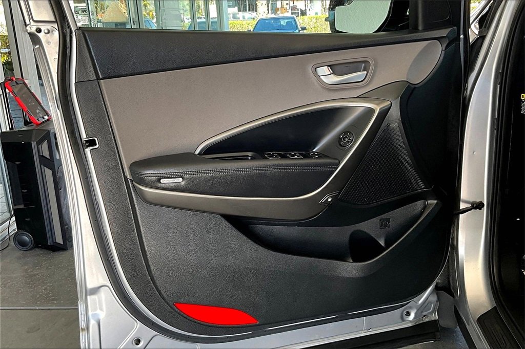 Used 2018 Hyundai Santa Fe SE w/ Cargo Package image 20