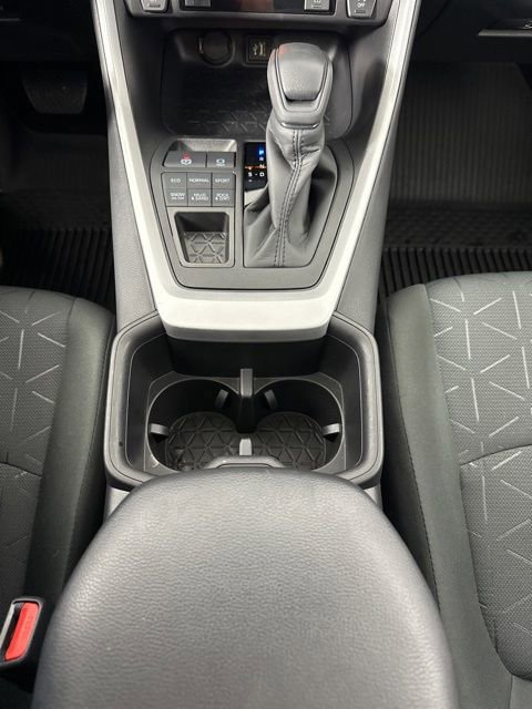Used 2025 Toyota RAV4 XLE AWD/4WD image 18
