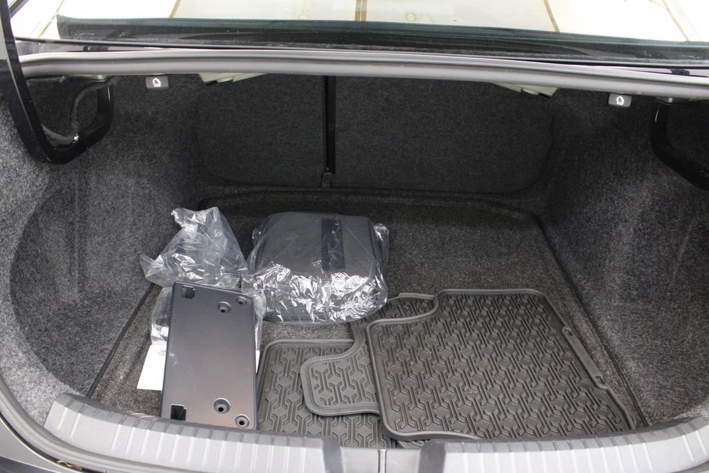 Certified 2023 Volkswagen Jetta SE FWD image 28