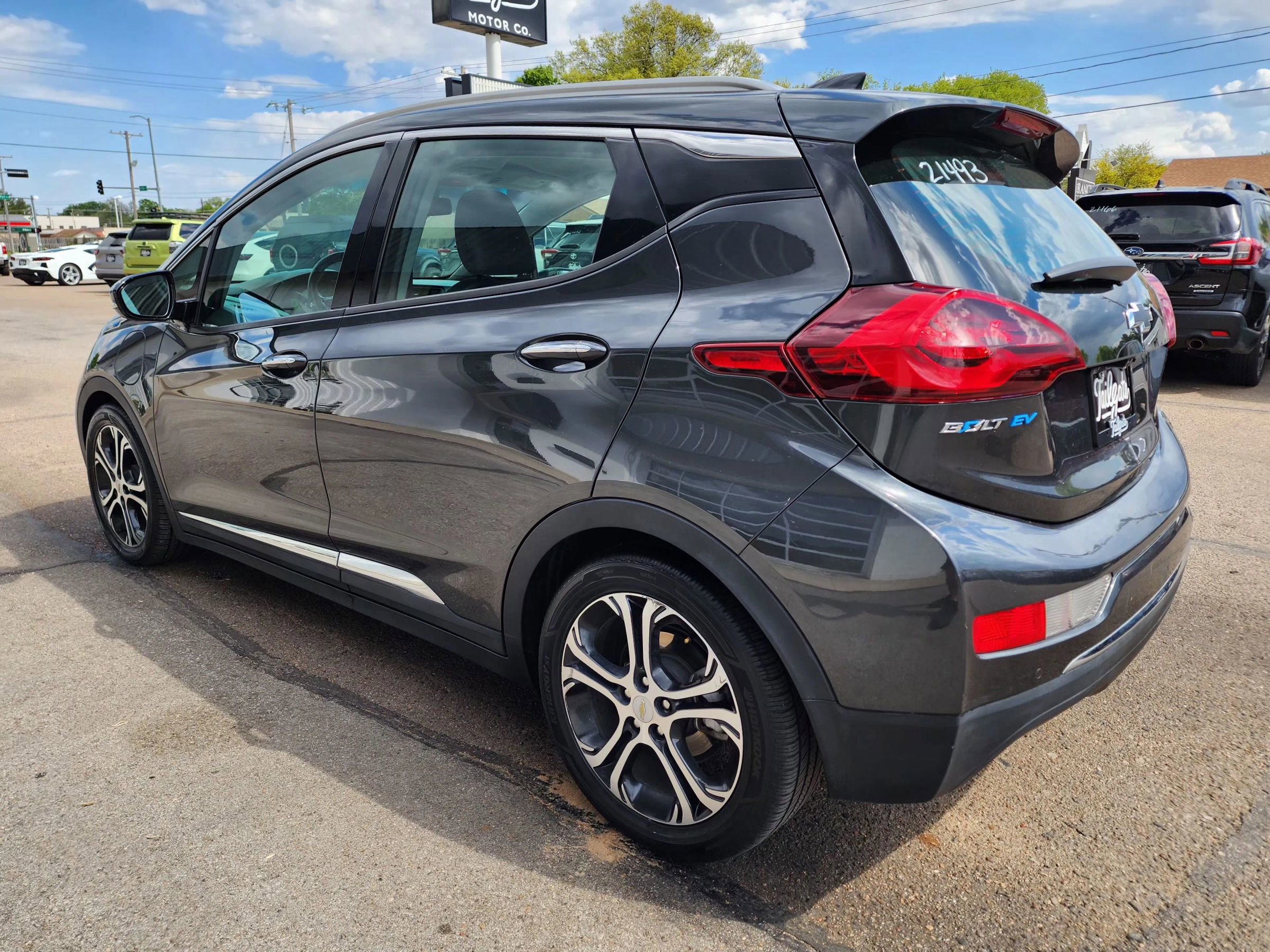 Used 2019 Chevrolet Bolt Premier w/ Infotainment Package FWD image 5