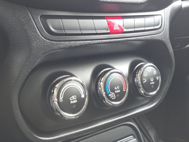 Used 2015 Jeep Renegade Sport w/ Power & Air Group AWD/4WD image 28