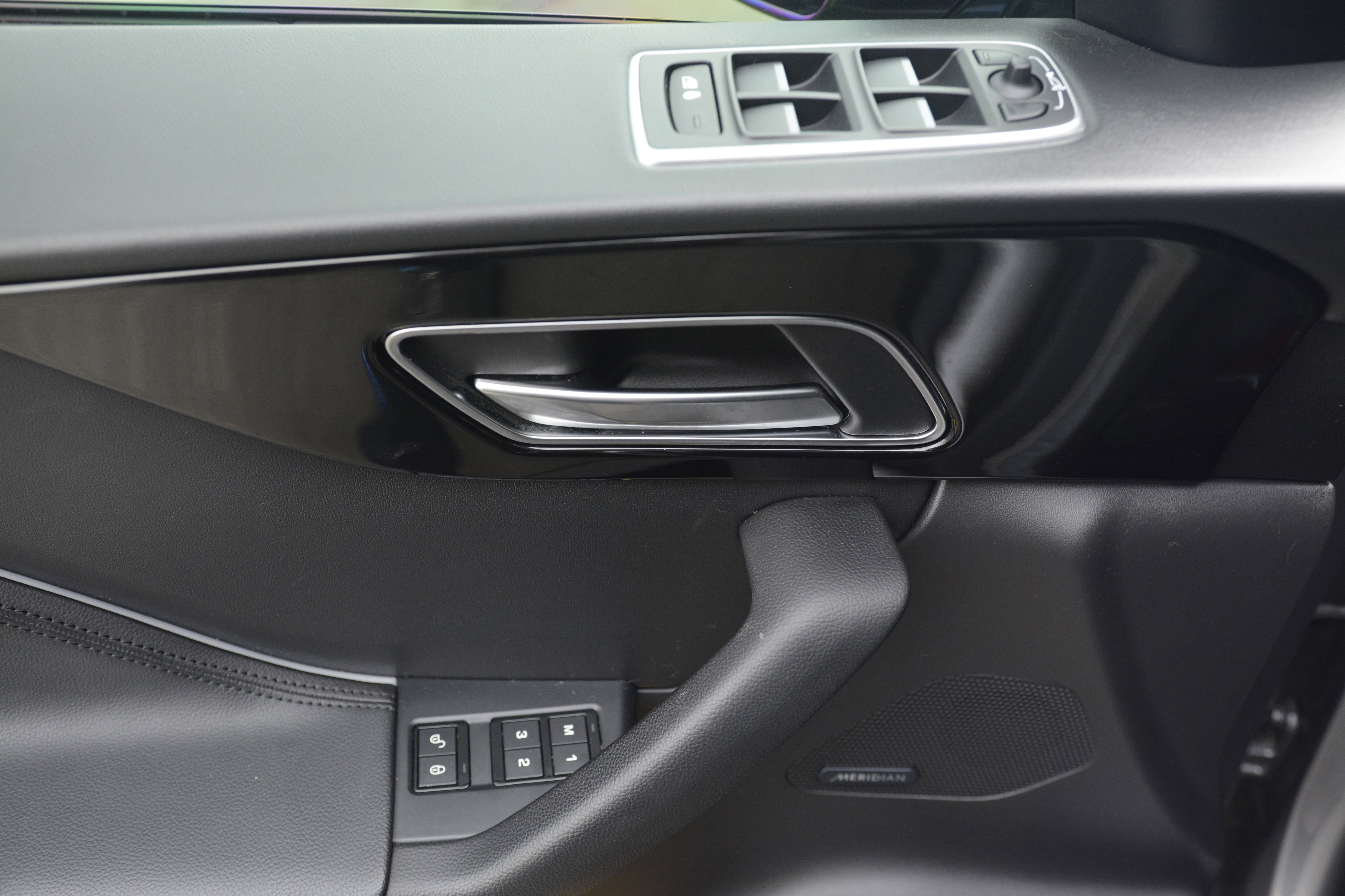 Used 2020 Jaguar F-PACE Premium image 14