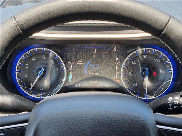 Used 2023 Chrysler Pacifica Touring-L FWD image 11