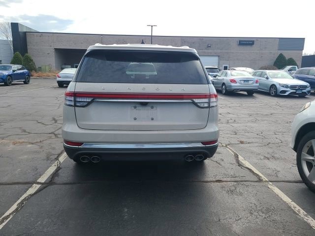 Used 2022 Lincoln Aviator Reserve w/ Equipment Group 201A image 3