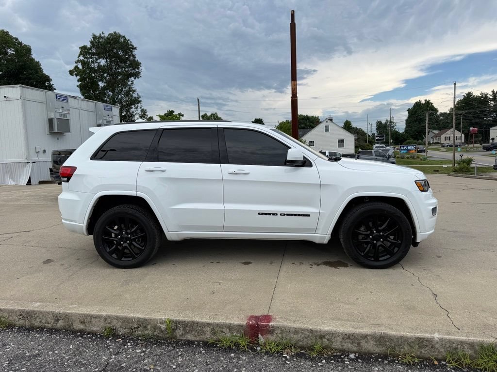 Used 2018 Jeep Grand Cherokee Altitude AWD/4WD image 5