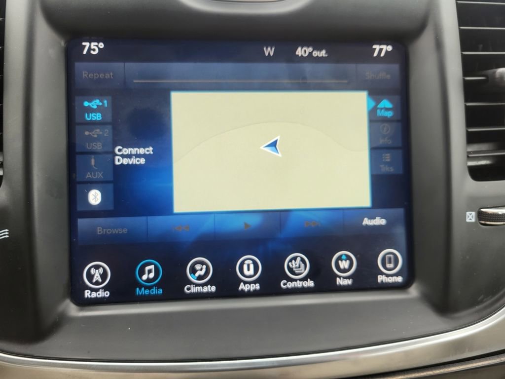 Used 2017 Chrysler 300 C image 17