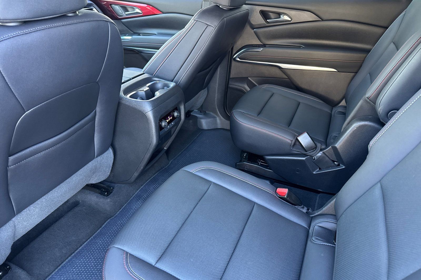 Used 2025 Chevrolet Traverse Z71 image 15