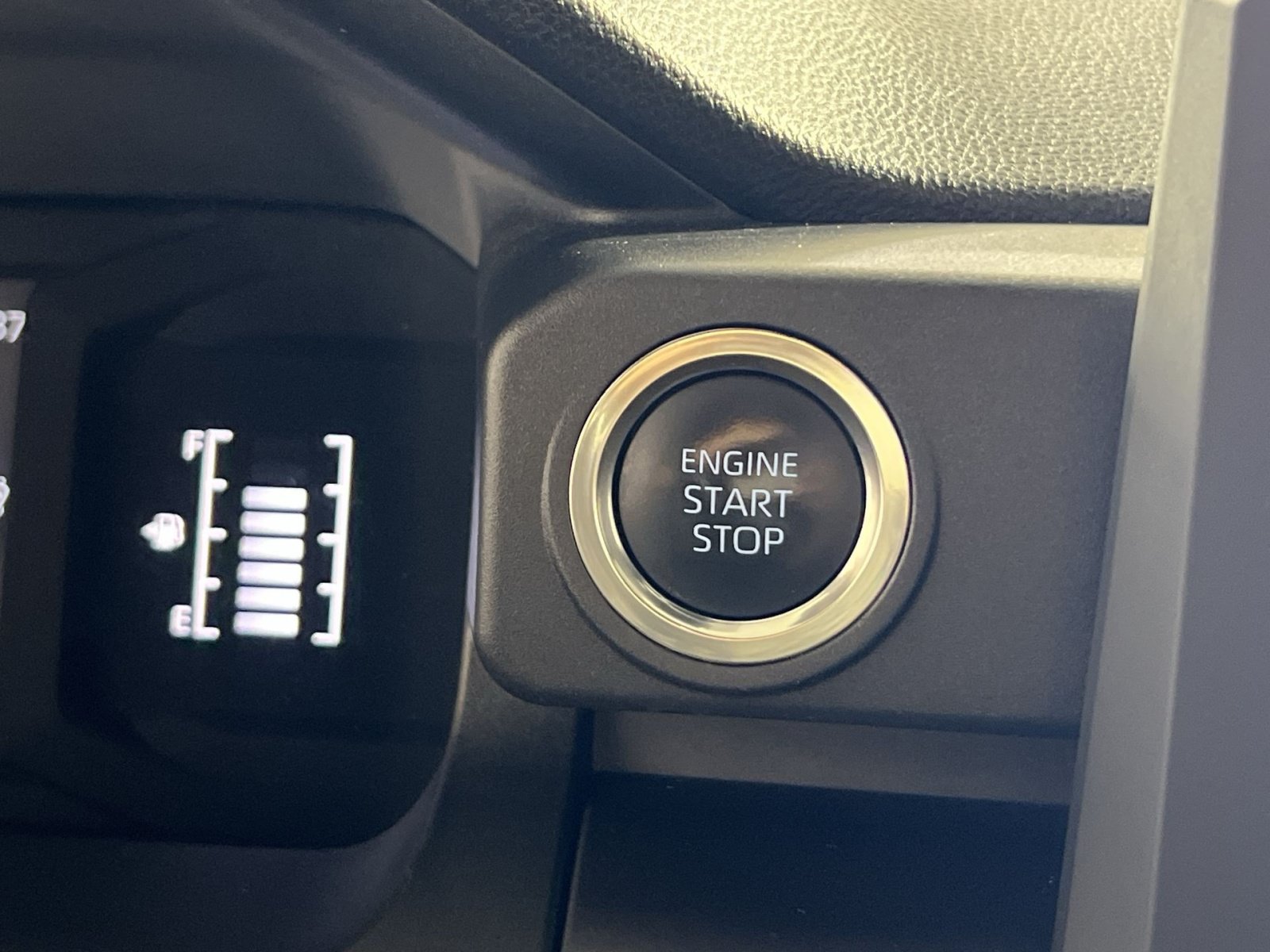 Used 2025 Toyota 4Runner SR5 AWD/4WD image 34