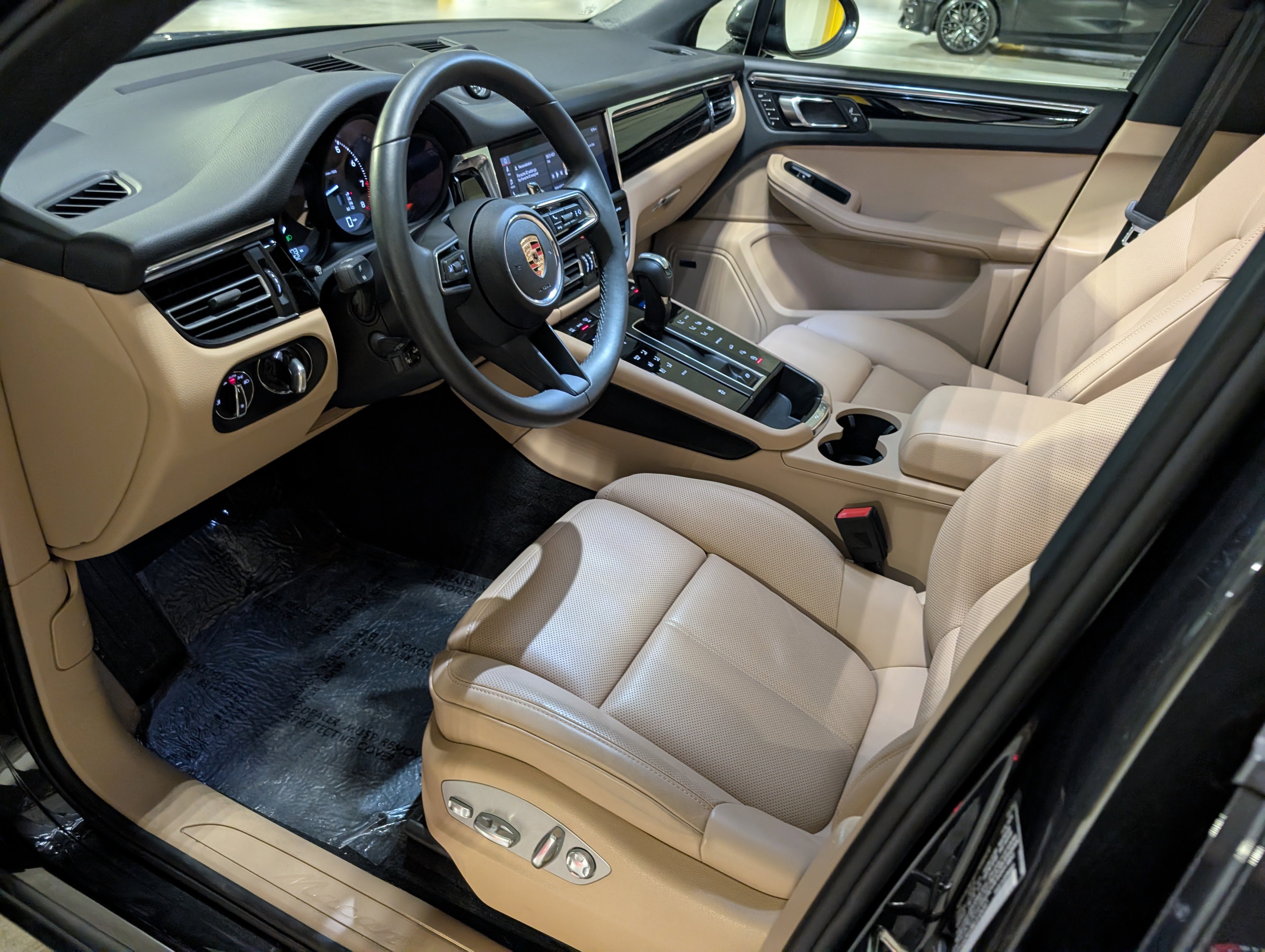 Certified 2025 Porsche Macan image 26