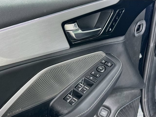Used 2023 Acura MDX SH-AWD w/ Technology Package image 18