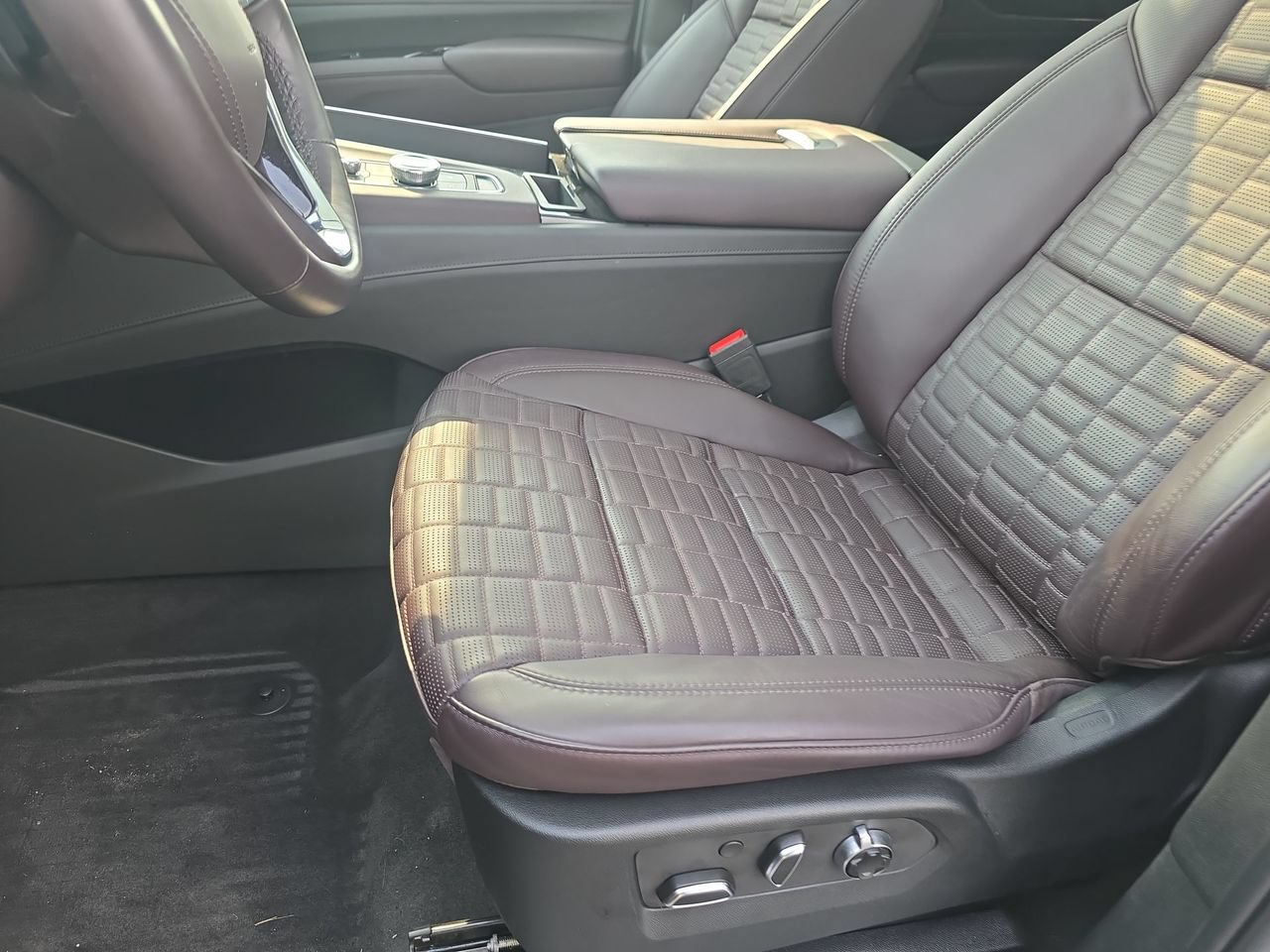 Certified 2023 Cadillac Escalade ESV Premium Luxury Platinum w/ LPO, Radiant Package AWD/4WD image 22