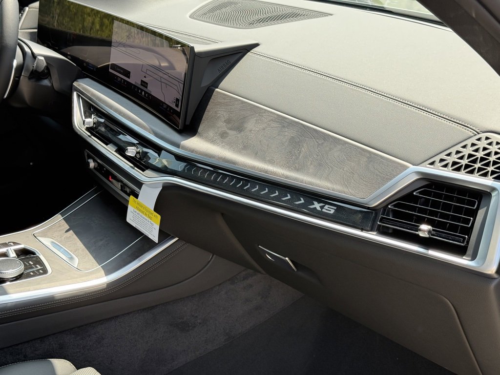 Used 2026 BMW X5 xDrive50e w/ Climate Comfort Package image 27