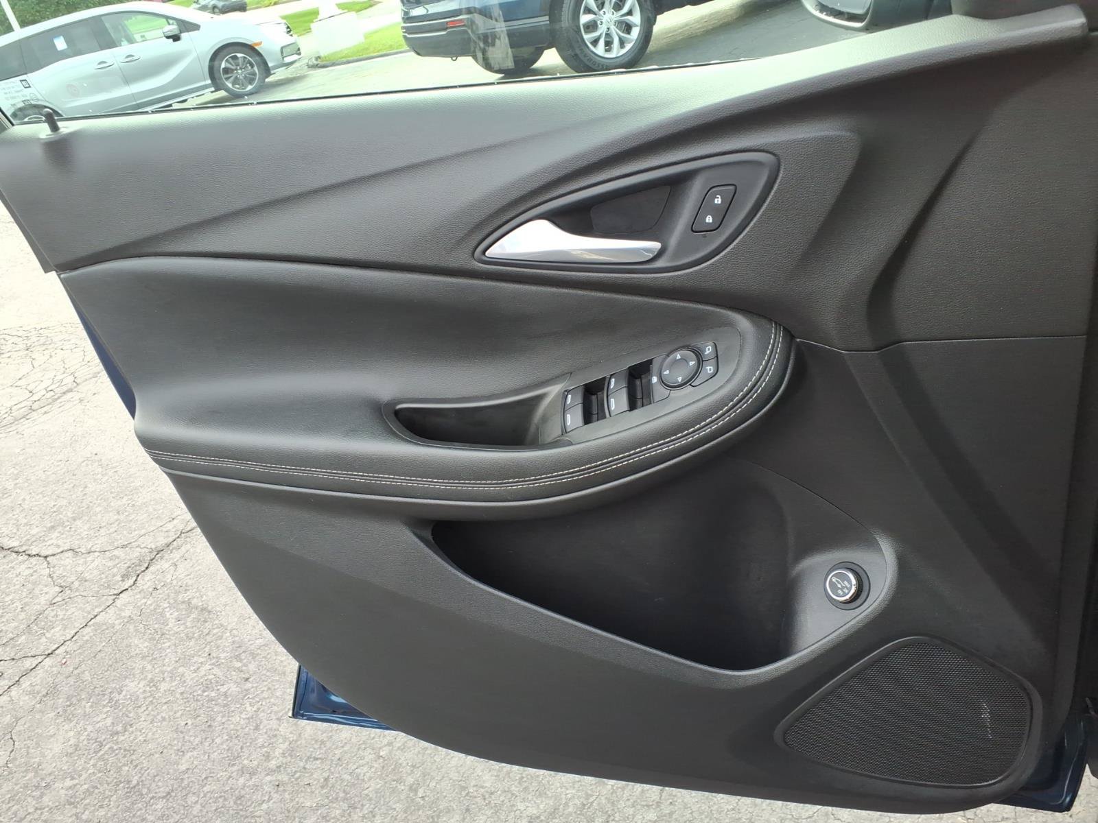 Used 2021 Buick Encore GX Select FWD image 9