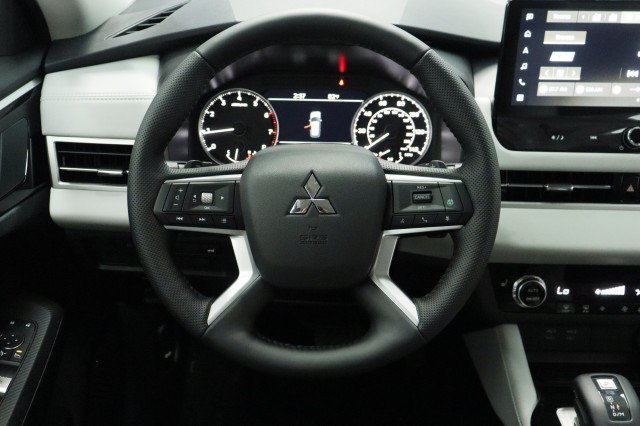 New 2026 Mitsubishi Outlander SE FWD image 20
