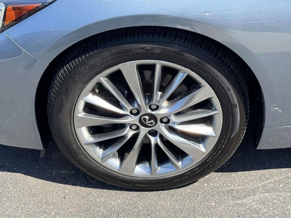 Used 2019 INFINITI Q50 Luxe w/ Essential Package (3.0T Luxe) AWD/4WD image 9