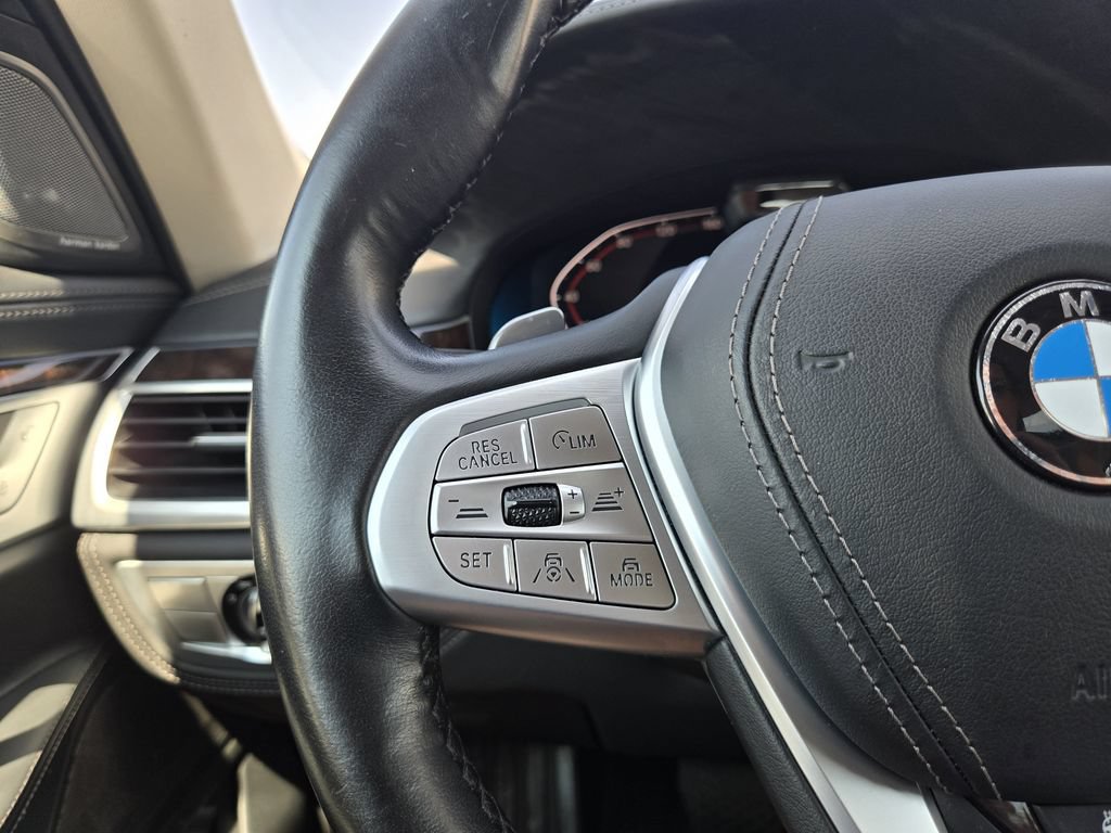 Used 2020 BMW 750i xDrive w/ Executive Package AWD/4WD image 28