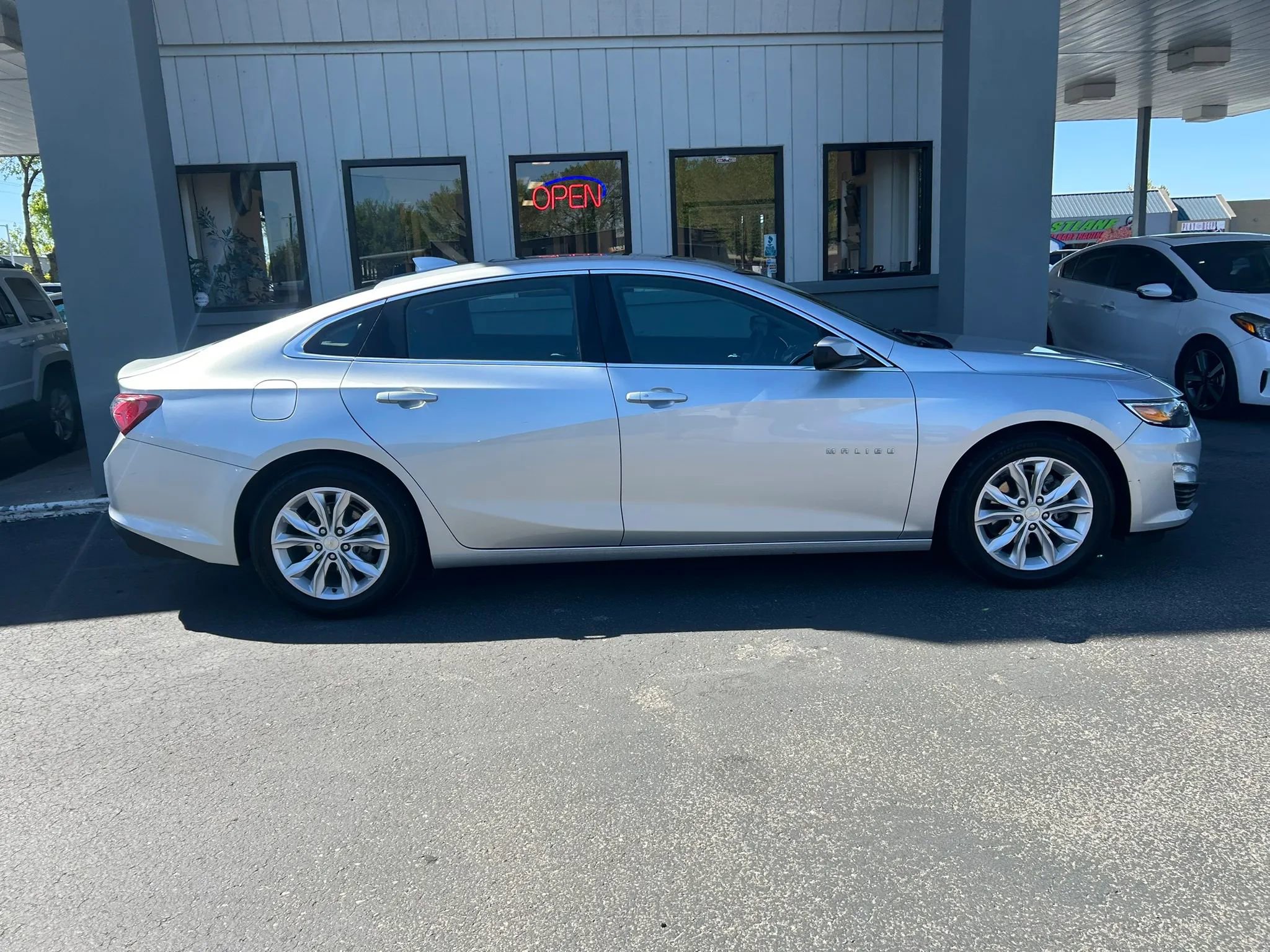 Used 2019 Chevrolet Malibu Hybrid w/ Leather Package FWD image 27