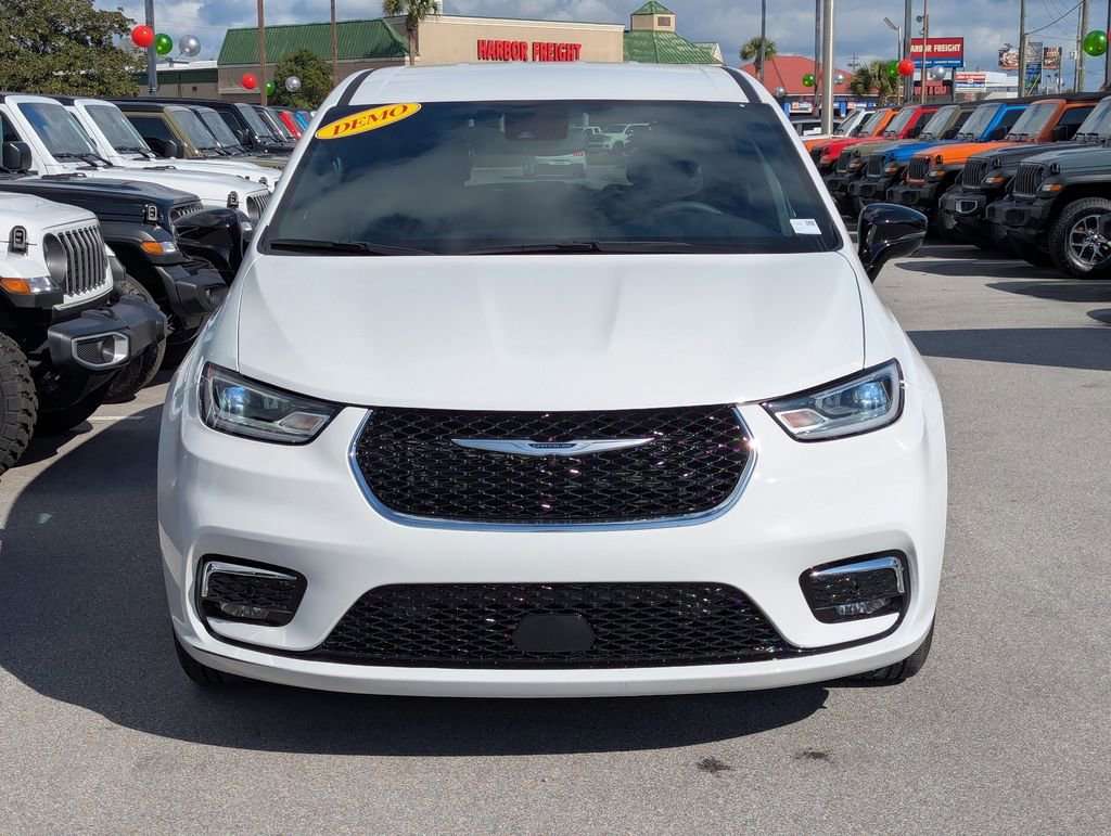 New 2026 Chrysler Pacifica Select FWD image 10