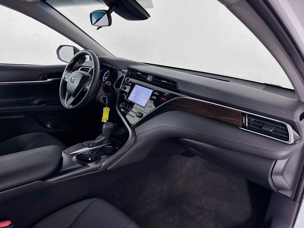 Used 2018 Toyota Camry LE image 32
