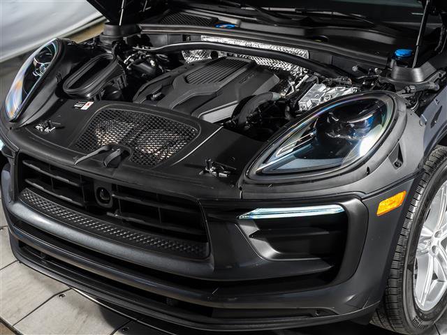 Certified 2025 Porsche Macan image 14