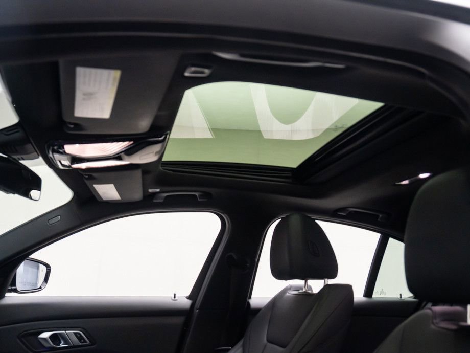 Used 2020 BMW 330i xDrive Sedan w/ Convenience Package image 19