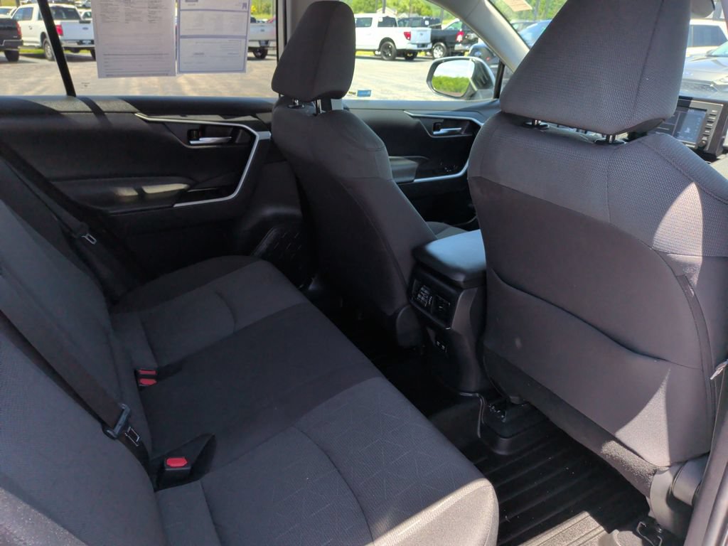 Used 2021 Toyota RAV4 XLE AWD/4WD image 17