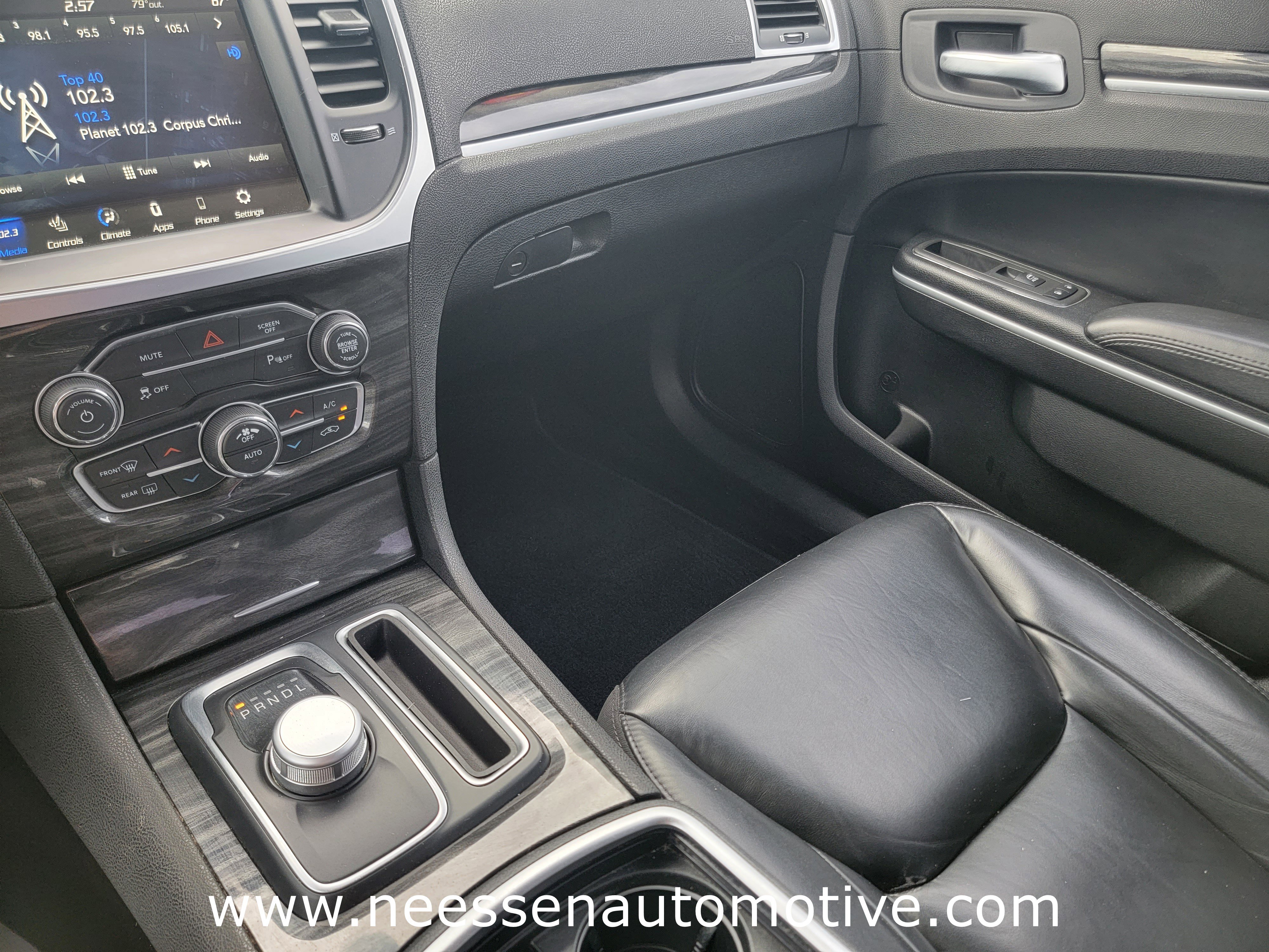 Used 2022 Chrysler 300 Touring L image 26