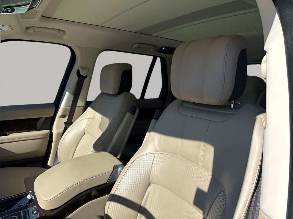 Used 2020 Land Rover Range Rover HSE image 28