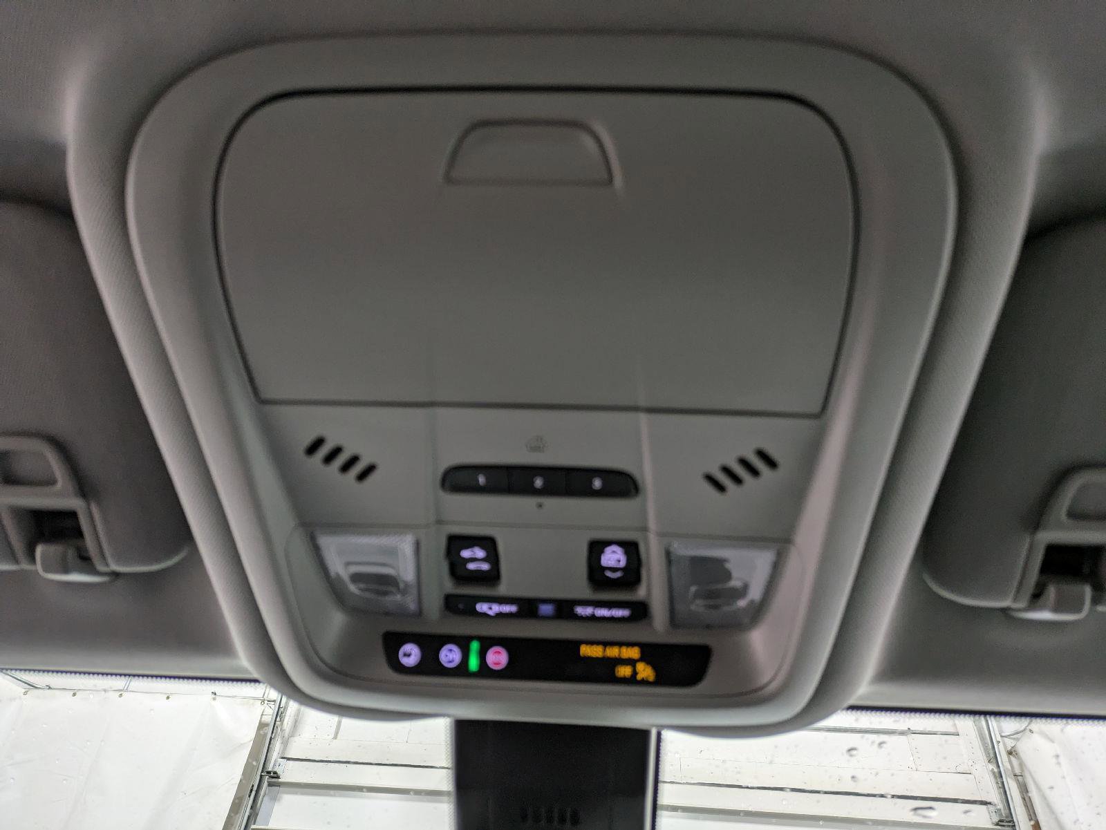 Used 2024 GMC Terrain SLT w/ Infotainment Package II image 23