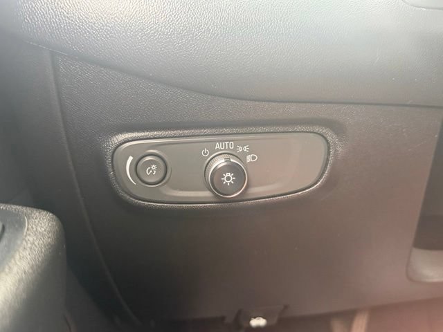 Used 2019 Chevrolet Equinox LT FWD image 16