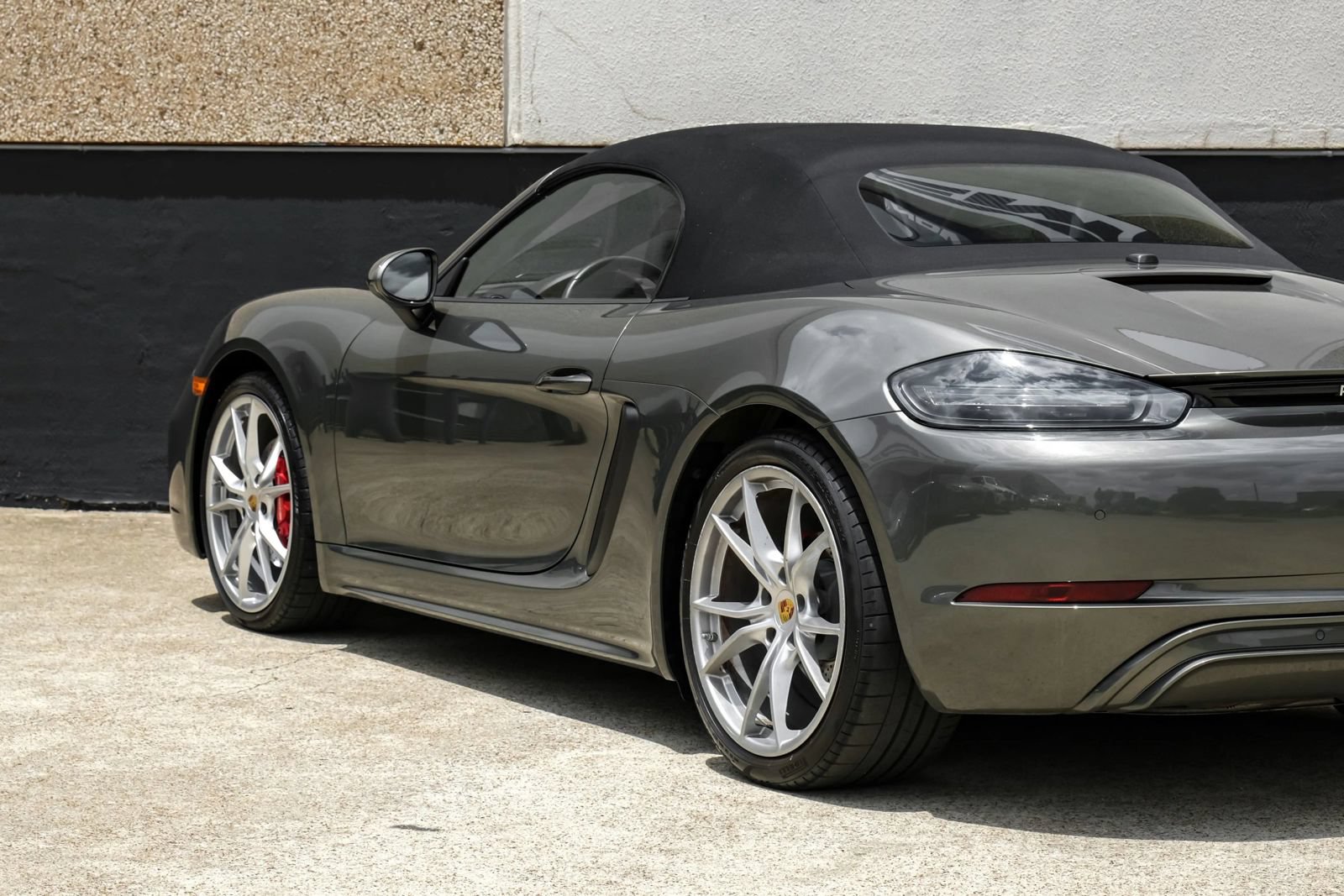 Used 2021 Porsche 718 Boxster S RWD image 18