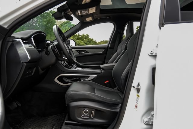 Used 2025 Jaguar F-PACE R-Dynamic S AWD/4WD image 3