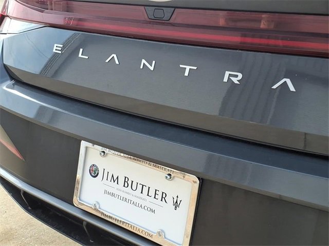 Used 2025 Hyundai Elantra SEL image 27