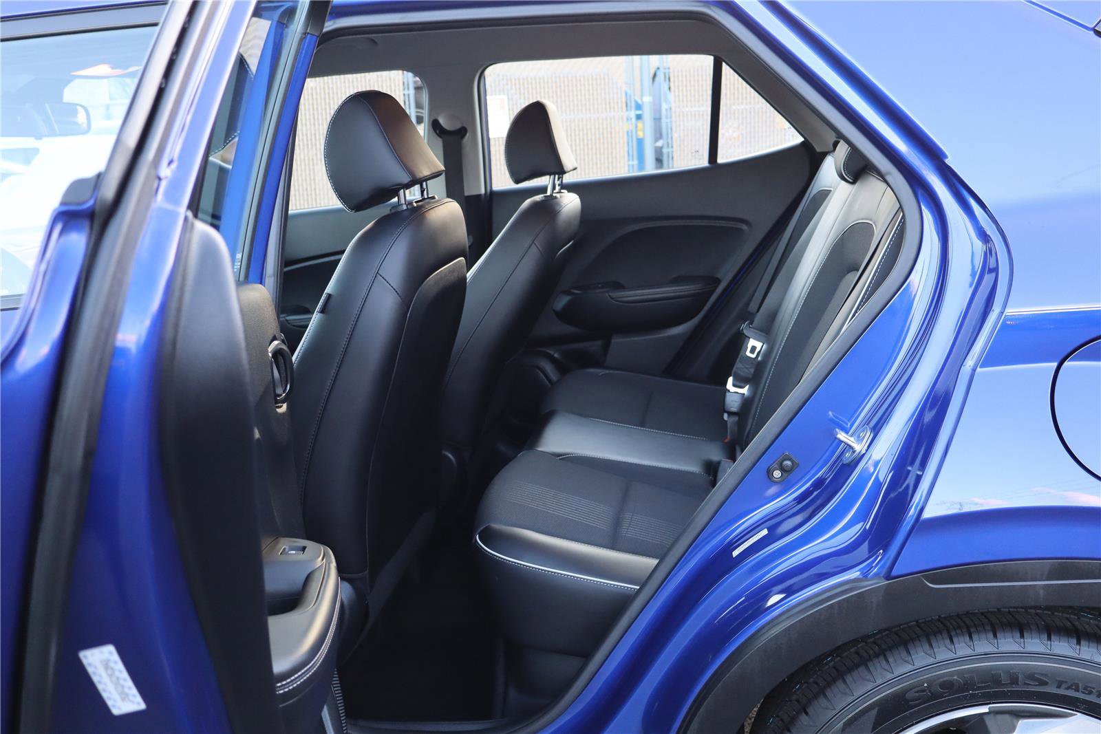 Used 2023 Hyundai Venue Limited w/ Cargo Package image 27