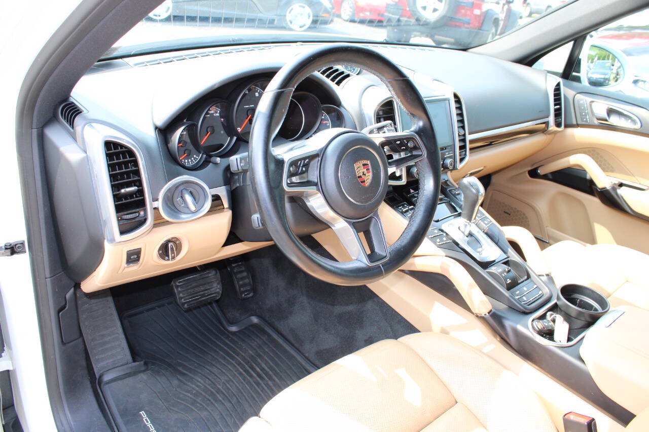 Used 2018 Porsche Cayenne Platinum Edition AWD/4WD image 13