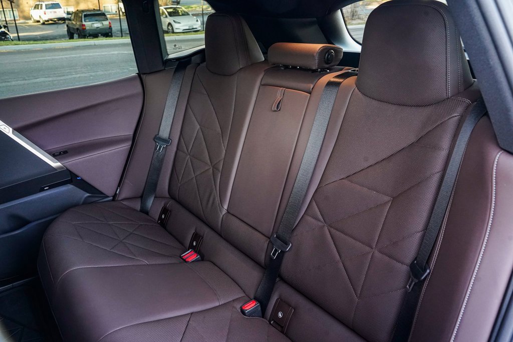 Used 2024 BMW iX xDrive50 w/ Premium Package image 15